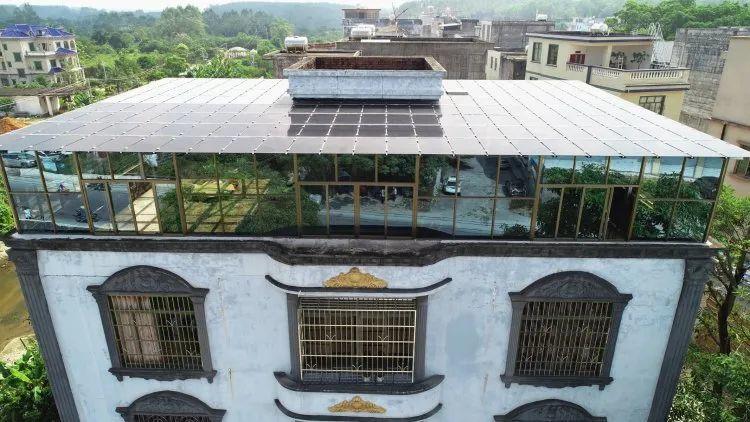 還在裝傳統(tǒng)陽光房？太傻了！如今大家都裝這個(gè)，美觀、環(huán)保還能賺錢！