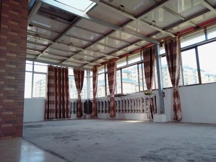 還在裝傳統(tǒng)陽光房？太傻了！如今大家都裝這個(gè)，美觀、環(huán)保還能賺錢！