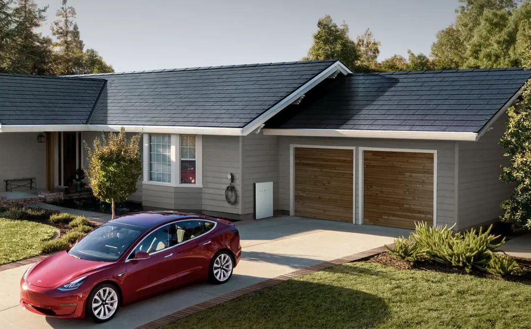 美國(guó)德州大雪斷電，一度電65元！裝了特斯拉光伏屋頂?shù)娜诵α耍。ǜ揭曨l）